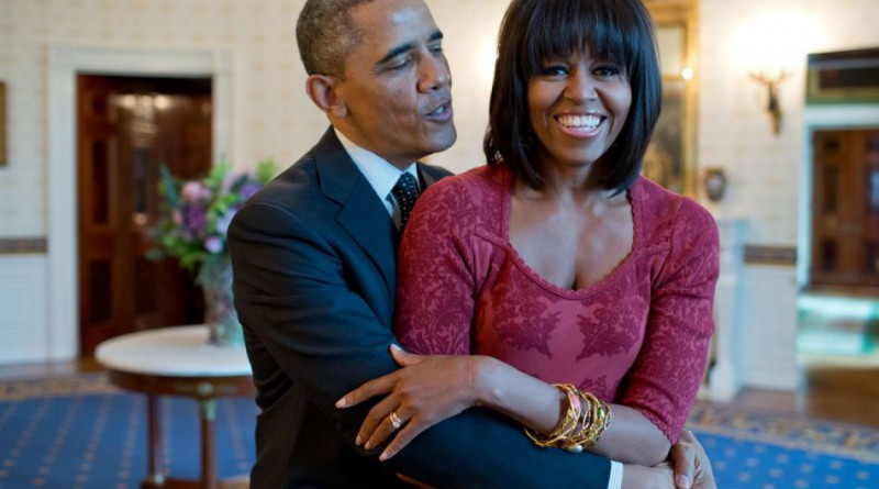 شاهد.. صورة أوباما مع زوجته ميشيل