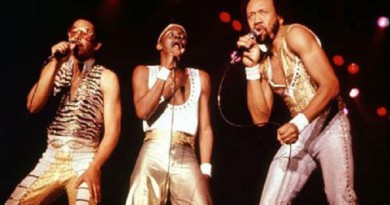 فرقة إيرث ويند آند فاير الموسيقية