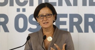 وزيرة الداخلية النمساوية يوهانا ميكل-لايتنر
