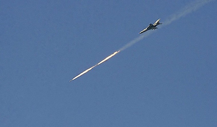الطيران السوري يدمر مقرات وآليات لـ"داعش" بريفي حمص والسويداء