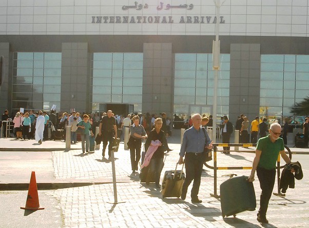 مطار الغردقة يستقبل 5610 سائحًا على متن 33 رحلة دُولية