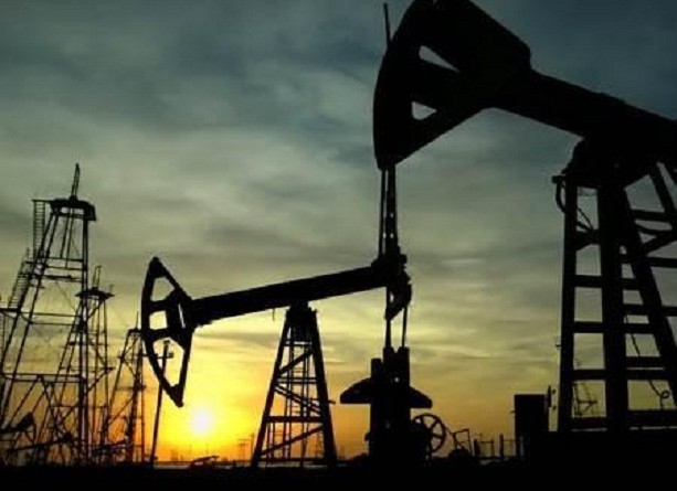 الكويت تتوقع ارتفاع النفط فوق 50 دولارا