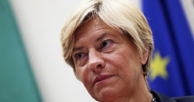 وزيرة الدفاع الإيطالية روبيرتا بينوتي