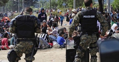 اليونان تكثف جهودها لنقل آلاف المهاجرين إلى معسكرات إيواء