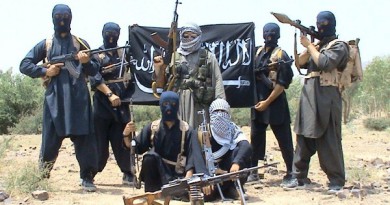 مقتل 50 في غارة على معسكر للقاعدة في اليمن