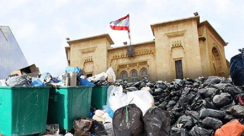 الحكومة اللبنانية تقر خطة لحل أزمة النفايات