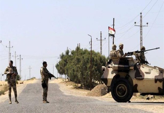 مقتل 17 إرهابيًا وتفجير مدرعة عسكرية في سيناء