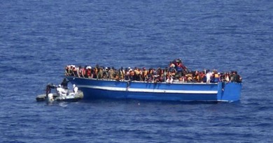 إيطاليا.. وصول مئات اللاجئين بقارب قادم من مصر