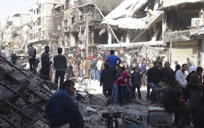 مخيم اليرموك.. بين حصار الحكومة وقصف داعش