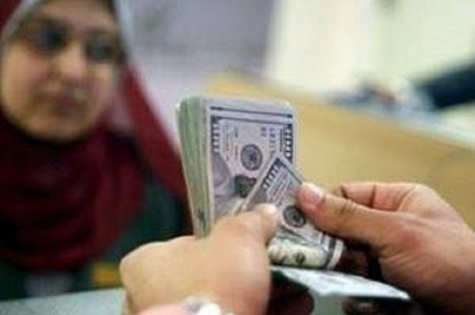 الدولار يتجاوز 10.50 جنيه لأول مرة في السوق السوداء بمصر