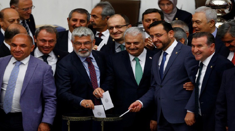 كردى رئيسا رسميا لحزب "العدالة والتنمية" الحاكم في تركيا