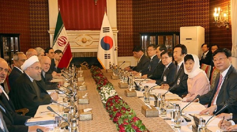 بارك وخامنئي يجمعان على تعزيز العلاقات