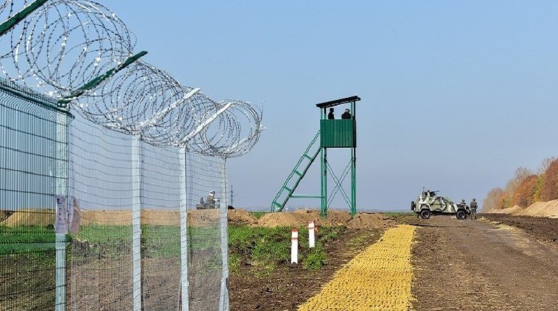 أوكرانيا تبني جدار عازل بين لوغانسك وروسيا