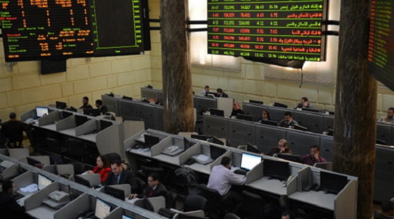 البورصة المصرية تستعيد توازنها.. وتراجع بورصات الخليج