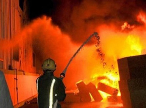 ليالى حرق القاهرة : نشوب حريق هائل في مصنع كيماويات بالنزهة