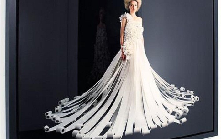 فستان زفاف من ورق التواليت