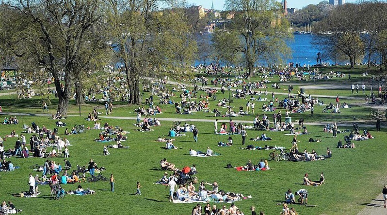 "سيدة البكيني" تصرع "لص المجلات"