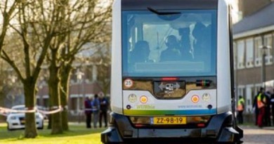 حافلة بدون سائق تمر بأول اختبار على الطريق في هولندا (صور)
