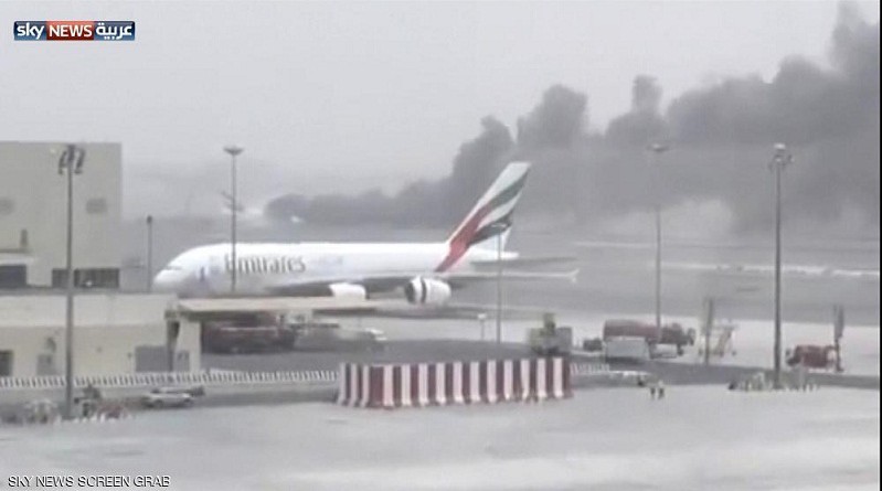 إجلاء جميع ركاب الطائرة الإماراتية بعد هبوط اضطراري في دبي