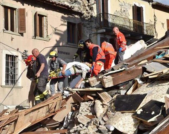 بالصور: إيطاليا تعلن حصيلة أولية لقتلى الزلزال