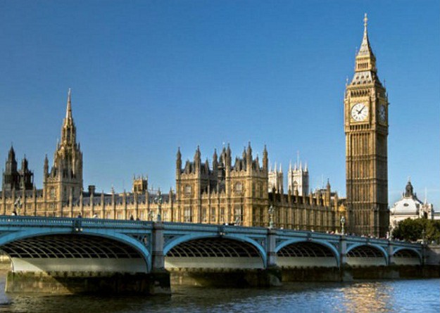 البرلمان البريطاني من الخارج