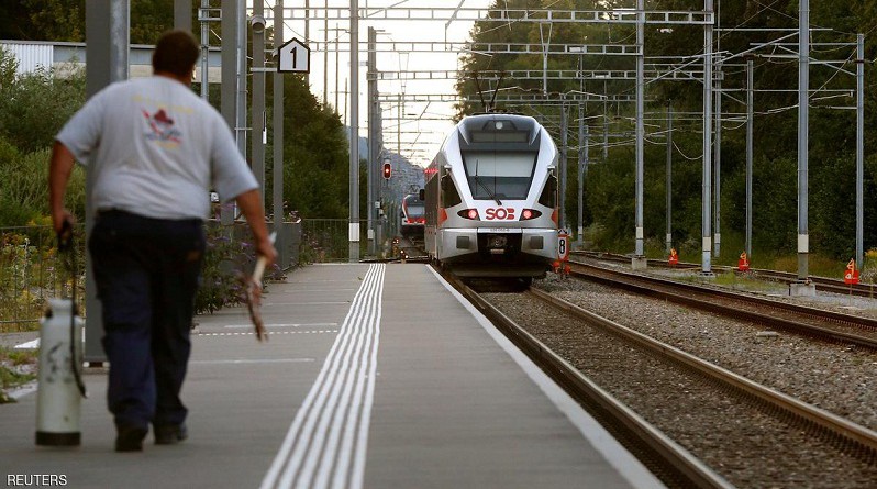 الشرطة السويسرية: مصرع امرأة إثر هجوم القطار