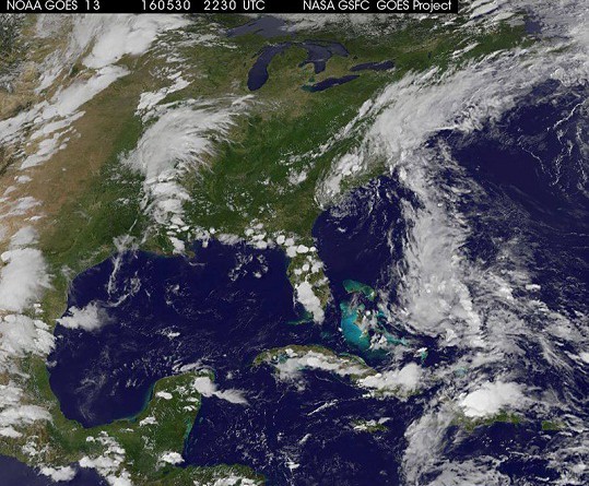 الأرصاد تحذر من عواصف استوائية تهدد نورث كارولاينا وفلوريدا