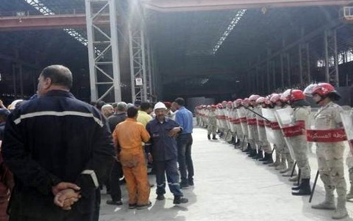 للمرة الرابعة المحكمة العسكرية تؤجل النطق بالحكم على عمال ترسانة الأسكندرية