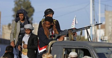 صحيفة: إحباط محاولة تهريب أسلحة إلى الحوثيين في شاحنات لوحاتها عمانية