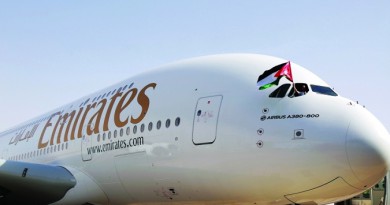 طائرة الإمارات إيرباص A380 تهبط في عمّان