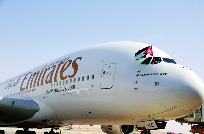 طائرة الإمارات إيرباص A380 تهبط في عمّان