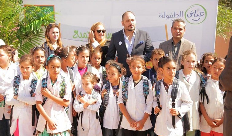 بالصور ..جمعية "عياش الطفولة المغرب" توزع حقائب مدرسية بحضور مؤسسها رامي عياش