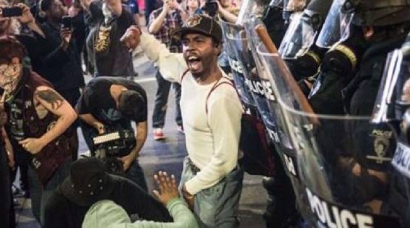 ليلة ثالثة من التظاهرات في "شارلوت" تنديدا بمقتل رجل أسود برصاص الشرطة الأمريكية