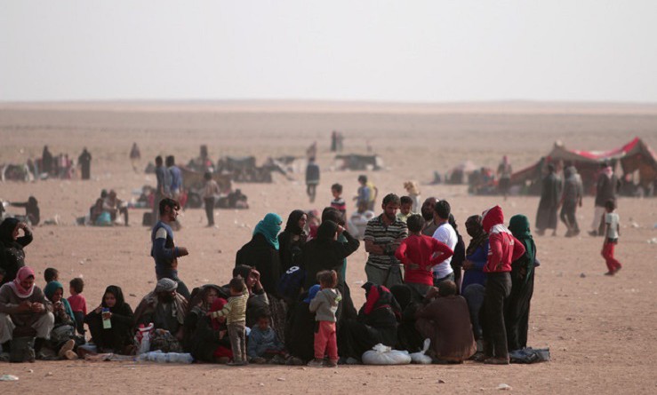 الدواعش يحتجزون عشرات آلاف المدنيين كدروع بشرية في الموصل