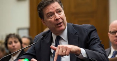 Democrats pile pressure on FBI's Comey over Clinton email letter