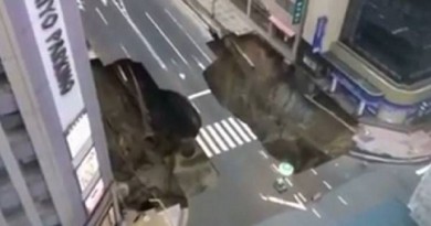 بالفيديو: انهيار أرضي يبتلع طريقًا سريعًا باليابان