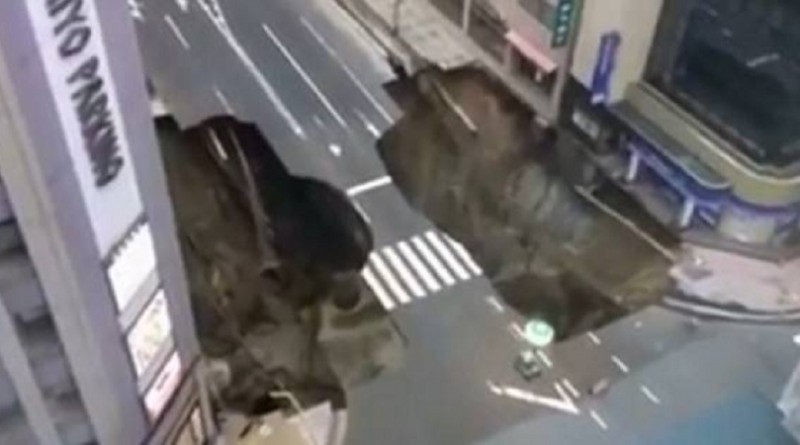 بالفيديو: انهيار أرضي يبتلع طريقًا سريعًا باليابان