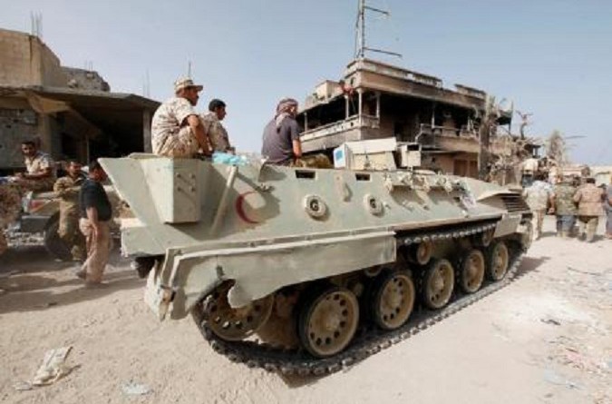القوات الليبية تتوغل في سرت وتطالب المدنيين بالرحيل