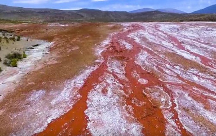 بالفيديو: تعرف على "بحيرة الشيطان" الملعونة في تشيلي