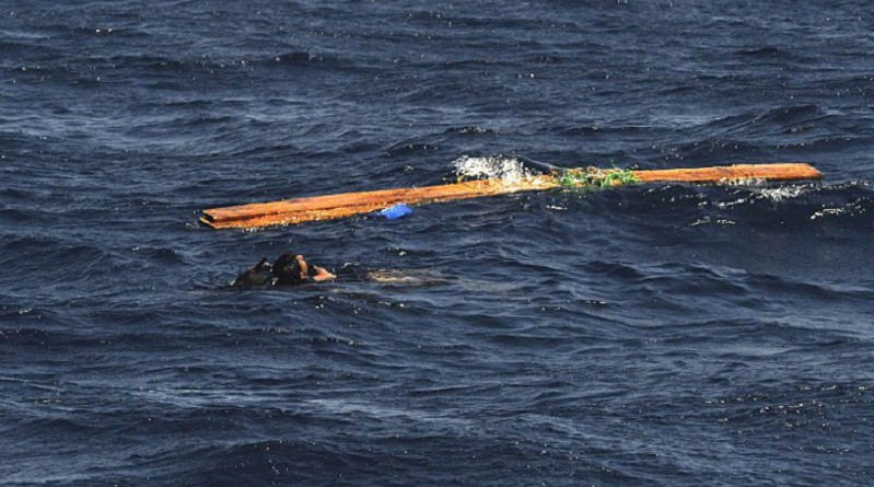 ارتفاع عدد الناجين في غرق سفينة قبالة سقطري اليمنية إلى 35 شخصًا