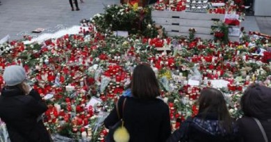 Candele per rendere omaggio alle vittime dell'attacco di Berlino
