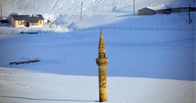 قصة المئذنة التي لم تغطها الثلوج في تركيا