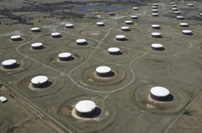 تحليل-مخزونات النفط تشير إلى ضرورة استمرار تخفيضات أوبك