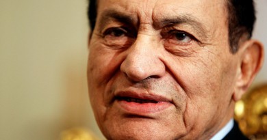 الجنايات تعيد مبارك إلى النيابة متهما في قضية "هدايا الأهرام"