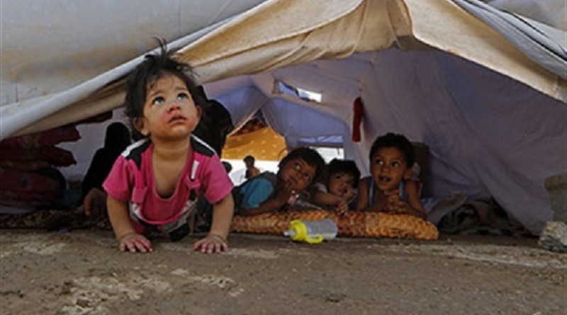 الحرب هاجس أطفال الموصل النازحين رغم ألعابهم المرحة