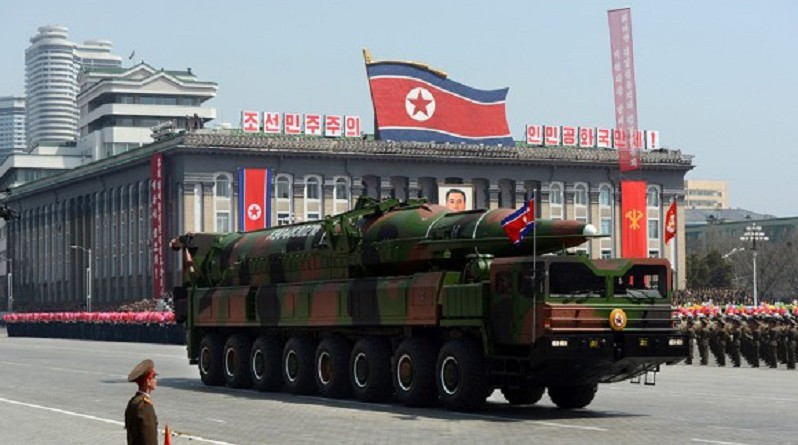 كوريا الشمالية تكشف النقاب عن طراز جديد لصاروخ بالستي عابر للقارات في العرض العسكري