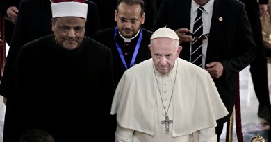 بابا الفاتيكان يعزي مصر وكنيستها