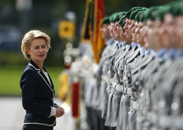 وزيرة الدفاع الألمانية أورزولا فون دير لاين