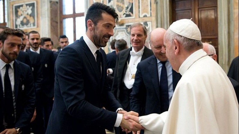 بابا الفاتيكان يوجه نصيحة للاعبي الكرة: كونوا قدوة للمشجعين