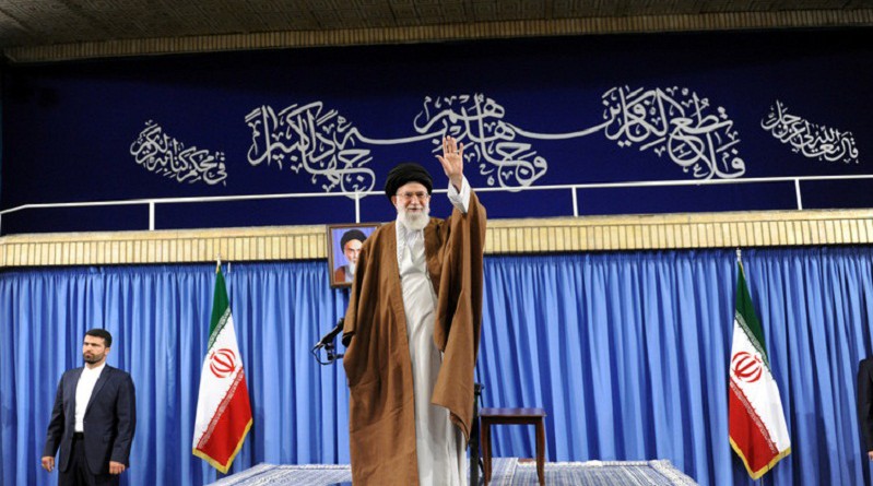 خامنئي ينتقد المتنافسين في الانتخابات الإيرانية